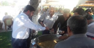 Delicede Vatandaşlara Aşure Dağıtıldı