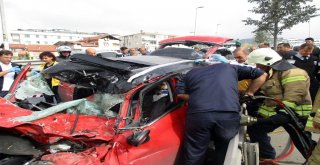 Maltepede Sıkışmalı Trafik Kazası: 1İ Ağır 2 Yaralı