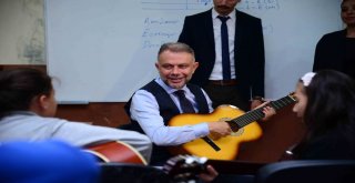 Geleceğin Picassoları, Neşet Ertaşları Yetişiyor