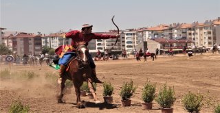 Atlı Okçular Elazığda Kıyasıya Yarıştı