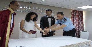 Polis Memuruna Nikah Masasında Kelepçe