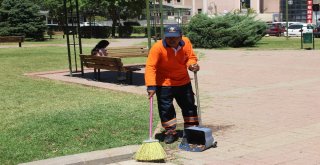 Temizlik İşçisi Sokakta Bulduğu 20 Bin Lirayı Sahibine Teslim Etti