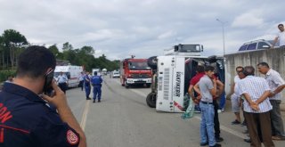Trabzonda Kamyondan Kayan Direk Halk Otobüsünün İçine Girdi: 2 Ölü, 8 Yaralı
