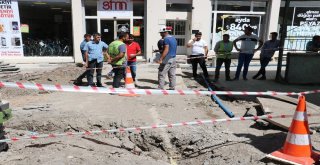 Doğalgaz Kaçağını Sigara İçerek İzledi