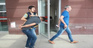 Kadınları Döverek Cep Telefonlarını Gasp Etti