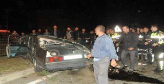 Karşı Şeride Geçen Otomobil Düğün Konvoyuna Çarptı: 6 Yaralı