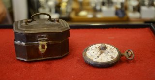 Kurşunun Durdurduğu Saat Görenleri Şaşırtıyor