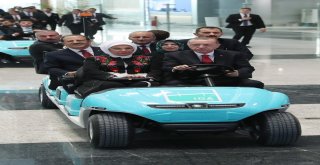 Cumhurbaşkanı Erdoğan, Havalimanı Açılışında Elektrikli Araç Sürdü