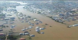 Nijeryada Seller Binlerce İnsanı Evsiz Bıraktı