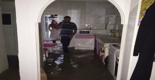 Bursa'da Selde 2 Çocuk Evde Mahsur Kaldı