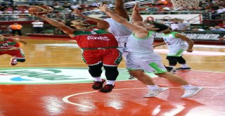 Tahincioğlu Basketbol Süper Ligi: Pınar Karşıyaka: 82 - Tofaş: 55