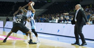 Tahincioğlu Basketbol Süper Ligi: Türk Telekom: 74 - Beşiktaş Sompo Japan: 66