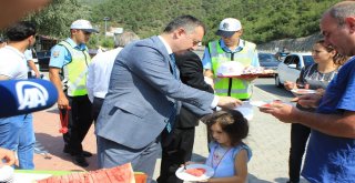 Vali Büyükakından Sürücülere Karpuz İkramı