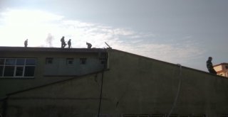 Okulun Çatısında Korkutan Yangın