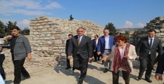 Bakan Ersoy, Kadıkalesi Kazı Çalışmalarını İnceledi