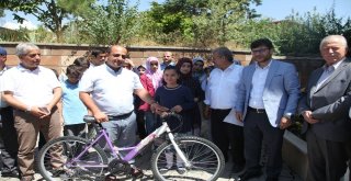 Başarılı Öğrenciler Bisikletle Ödüllendirildi