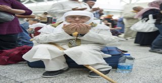 Ankaradan İlk Hac Kafilesi Dualarla Uğurlandı