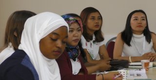 Bin Genç Türkçe İçin Türkiyede