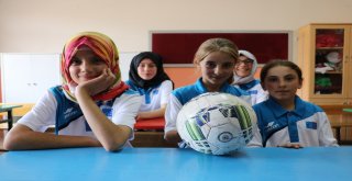 Köyün Altın Kızları Önyargıları Futsalla Yıktı