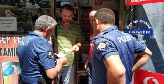 Sokakta Bulduğu 50 Bin Dolarlık Çekleri Polise Teslim Etti