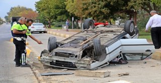 Takla Atan Otomobildeki Biri Çocuk Üç Kişi Yaralandı