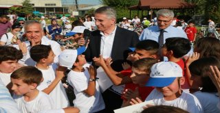 Başkan Yanılmaz, Yaz Kampına Katılan Çocuklara Bisiklet Hediye Etti