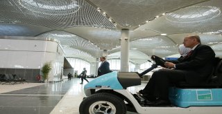 Cumhurbaşkanı Erdoğan, Havalimanı Açılışında Elektrikli Araç Sürdü