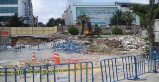 Ümraniyede İstinat Duvarının Çöktüğü Alanda Çalışmalar Sürüyor