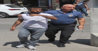 Kocasını Takip Edip Başka Kadınla Yakaladı