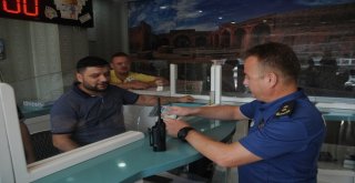 Dövizini Alan Polis Tlye Sahip Çıkmak İçin Sıraya Girdi
