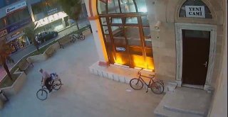 Termoslarla Çay Satan Kişinin Bisikleti Çalındı