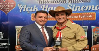 Bozüyük Belediyesi Açık Hava Sinema Festivalinde Yıldızlar Geçidi