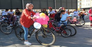 Süslü Kadınlar, Egzoz Kokusuna Karşı Pedal Çevirdi