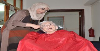 Gönüllü Kuaförlerden Yaşlılara Saç Ve Cilt Bakımı