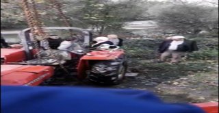 Sürücüsünün Kontrolünden Çıkan Traktör Sakarya Nehrine Devrildi: 1 Ölü