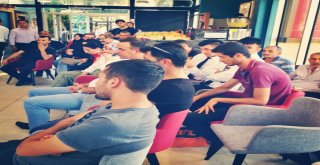 Çınarlı Kitap Kafede Yazarların Söyleşi