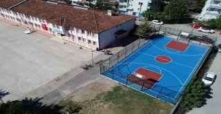 Adapazarı Belediyesinden Okul Bahçelerine Basket Ve Futbol Sahaları