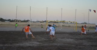 Adilcevazda Plaj Futbolu Heyecanı