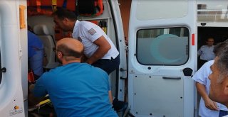 Erzincanda Ambulans Sedyesi Sıkışınca Arbede Yaşandı