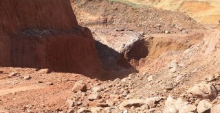 Define Ararken Mezarlıkları Tahrip Ettiler