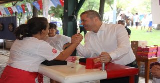 Kareside Çocuklar Mutlu