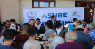 Erzincan Gençlik Merkezinden Vatandaşlara Aşure İkramı