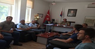 Şehit Yakınları Ve Gazilerden Komutana Ziyaret