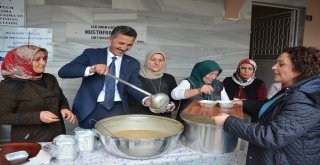 Belediye Ve Ak Parti Kadın Kolları Aşure Dağıttı