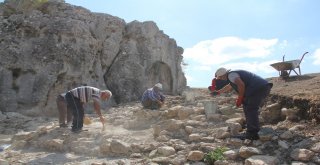 Hititlerin Başkentinde Romalılara Ait 1800 Yıllık Havuz Ve Veranda Bulundu