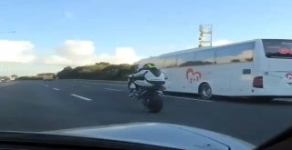 (Özel) Tek Tekerlek Üzerinde Giden Motosikletli, Acun Ilıcalıya Yakalandı