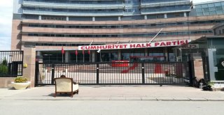 Chp Genel Merkezi Önünde Koltuklu Eylem