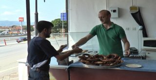 Yardımsever Simitçiden Dolar Kampanyasına Simitli Destek