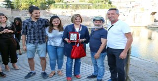 Sanatçılar Yozgatın Tanıtımı İçin Tarihi Roma Hamamında Yüzdü