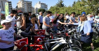 Büyükşehir Öğrencilere 300 Adet Bisiklet Dağıttı